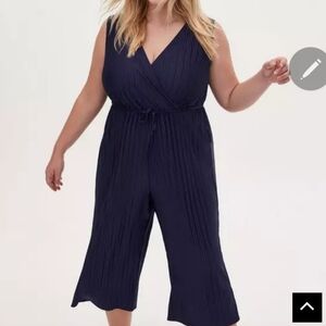 🍁🍂Torrid 2x Navy Pleated Knit Surplice Drawstring Culotte Jumpsuit